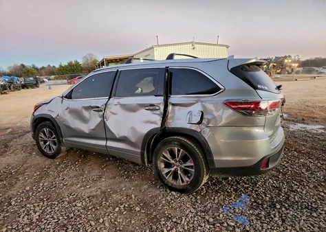 2015 Toyota Highlander Xle z USA, uszkodzony, nr VIN 5TDKKRFH8FS101426